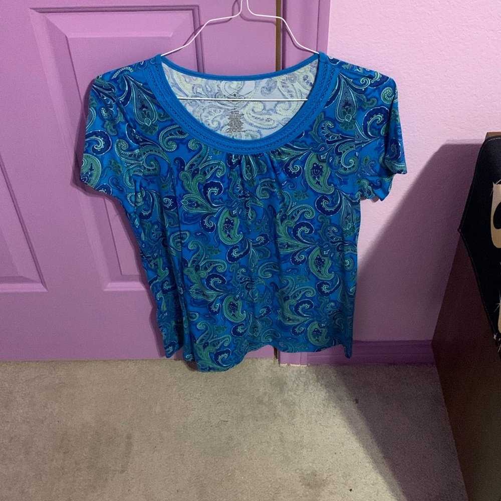 Beautiful paisley St. John’s Bay green and blue top
